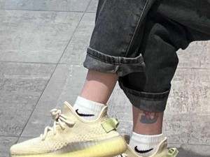 yeezy350 亚洲限定亚麻 2022 年度最值得入手的潮流单品之一